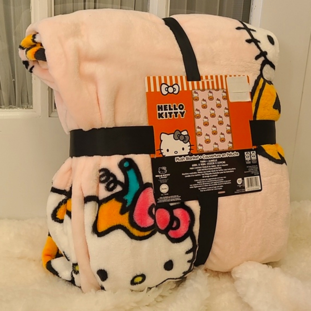 Hello Kitty Blanket 🍬 🎃
